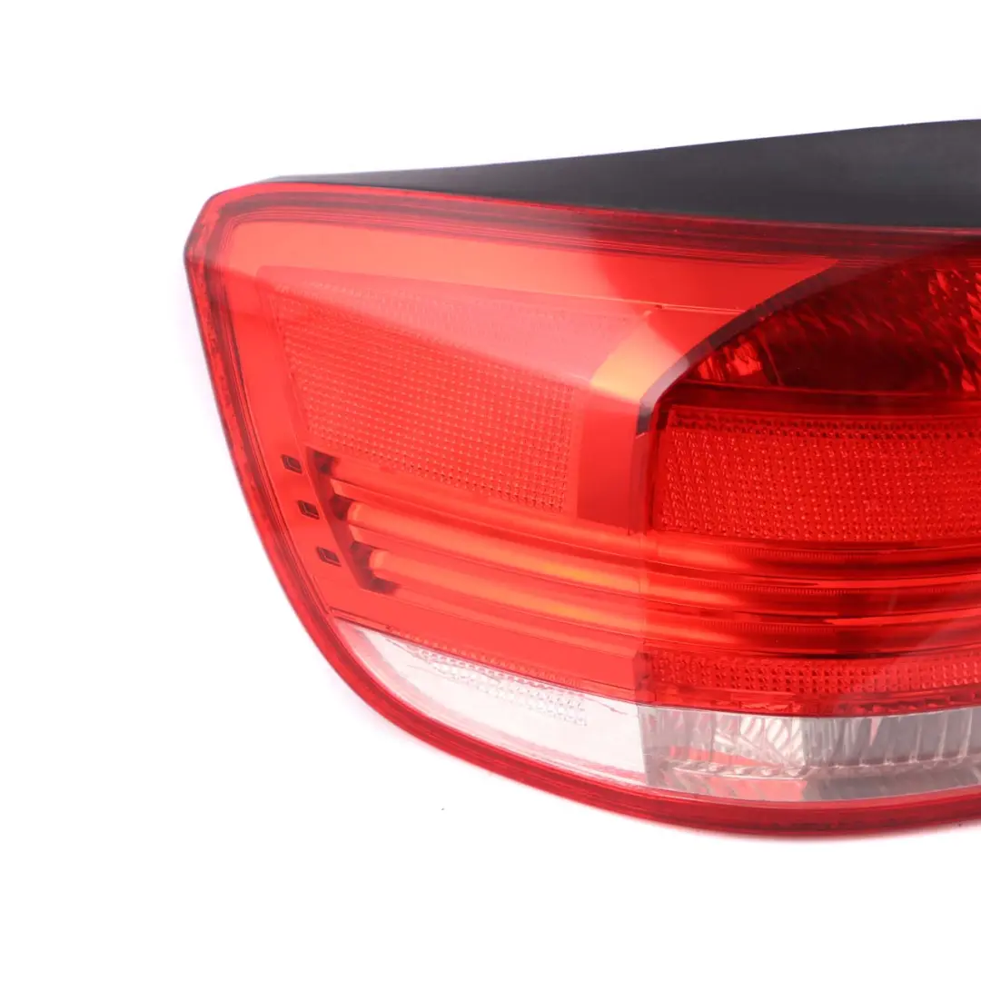 Pannello di rivestimento del fanale posteriore sinistro per BMW 3 E93 Cabrio con numero di parte 7162301 BMW 3 E93 Cabrio Pannello di rivestimento del fanale posteriore sinistro - SKU 7162301 - Numero di parte 7162301