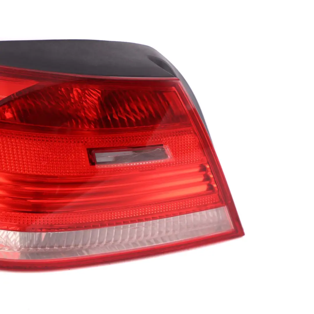 Pannello di rivestimento del fanale posteriore sinistro per BMW 3 E93 Cabrio con numero di parte 7162301 BMW 3 E93 Cabrio Pannello di rivestimento del fanale posteriore sinistro - SKU 7162301 - Numero di parte 7162301