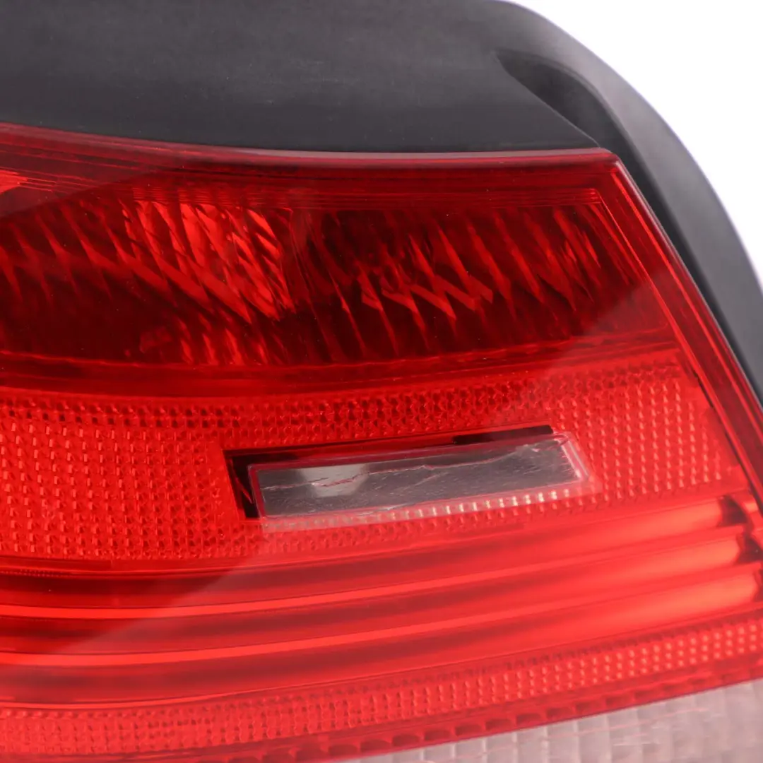 Pannello di rivestimento del fanale posteriore sinistro per BMW 3 E93 Cabrio con numero di parte 7162301 BMW 3 E93 Cabrio Pannello di rivestimento del fanale posteriore sinistro - SKU 7162301 - Numero di parte 7162301