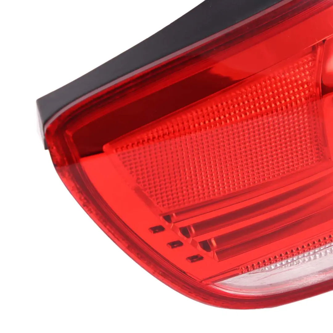 Pannello di rivestimento del fanale posteriore sinistro per BMW 3 E93 Cabrio con numero di parte 7162301 BMW 3 E93 Cabrio Pannello di rivestimento del fanale posteriore sinistro - SKU 7162301 - Numero di parte 7162301