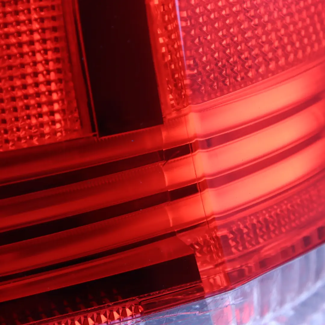 Lampa Lewy Tył Tylna do BMW E93 o numerze 7162301 BMW E93 Lampa Lewy Tył Tylna - SKU 7162301 - Numer Części 7162301