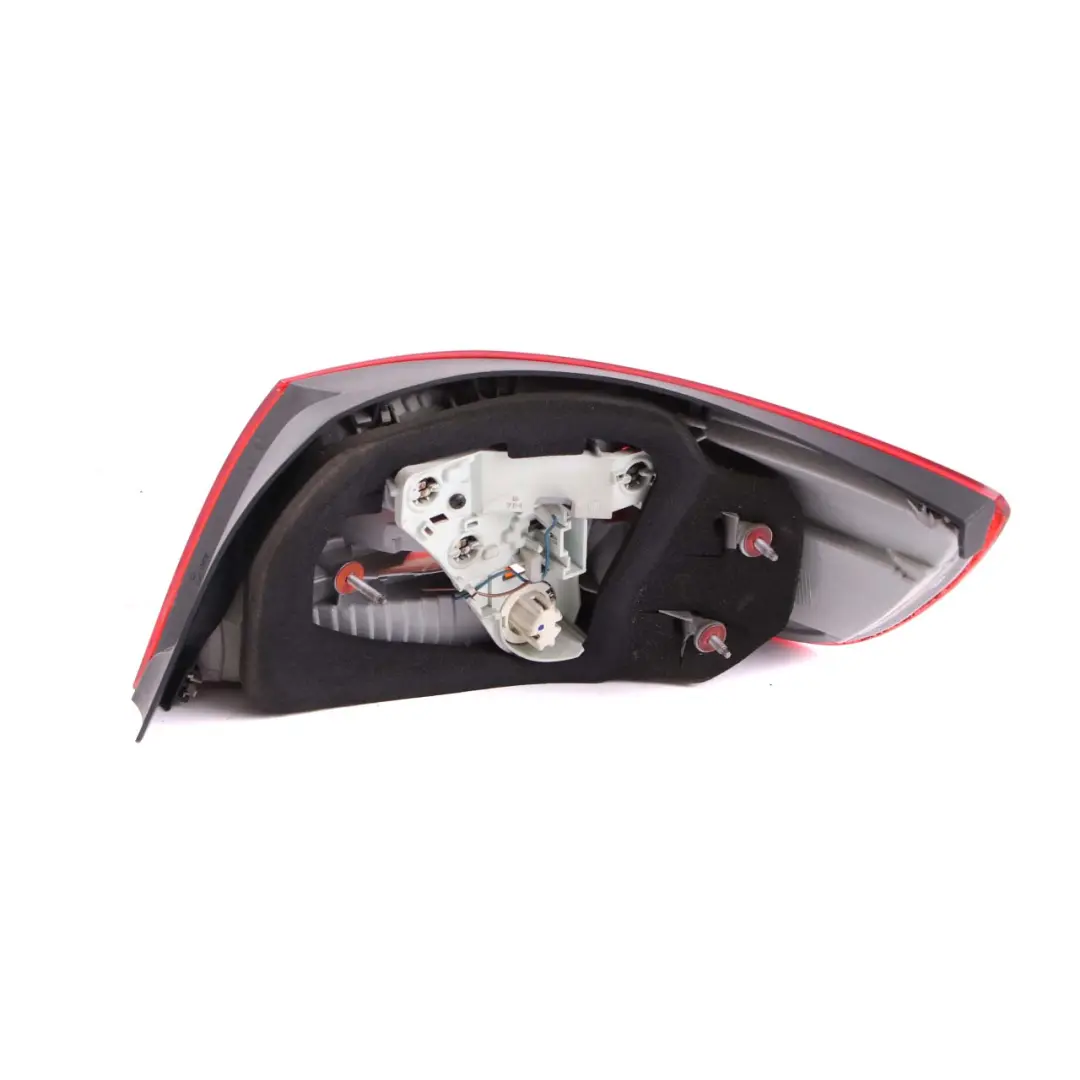 Pannello di rivestimento del fanale posteriore sinistro per BMW 3 E93 Cabrio con numero di parte 7162301 BMW 3 E93 Cabrio Pannello di rivestimento del fanale posteriore sinistro - SKU 7162301 - Numero di parte 7162301