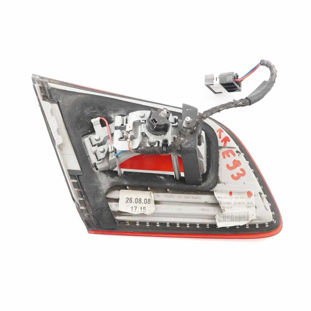 Luz En La Tapa Del Maletero Trasera Derecha para BMW E93 con número de pieza 7162304 BMW E93 Luz En La Tapa Del Maletero Trasera Derecha - SKU 7162304 - Número de pieza 7162304