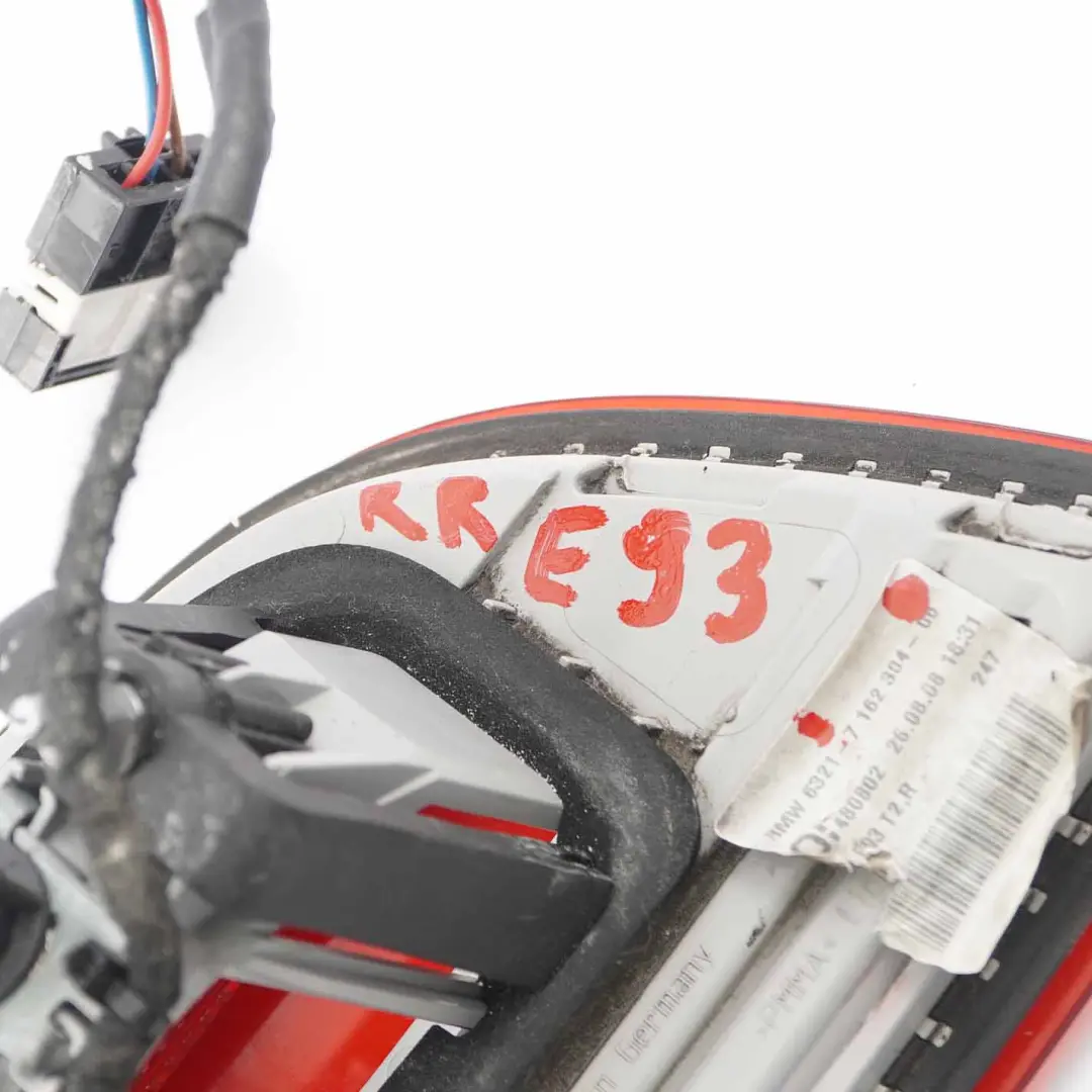 Feu Arriere Hayon Droite 6321 pour BMW 3 E93 à propos du numéro de pièce 7162304 BMW 3 E93 Feu Arriere Hayon Droite 6321 - SKU 7162304 - Numéro de pièce 7162304