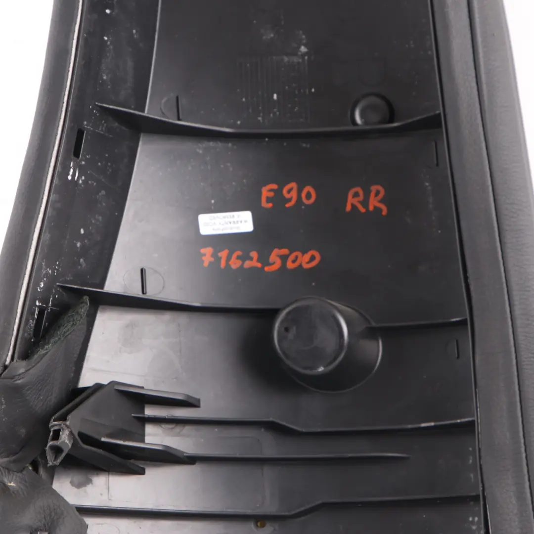 Asiento Trasero Derecho Lateral Acabado Cuero Dakota Schwarz para BMW E90 Berlina con número de pieza 7162500 BMW E90 Berlina Asiento Trasero Derecho Lateral Acabado Cuero Dakota Schwarz - SKU 7162500 - Número de pieza 7162500