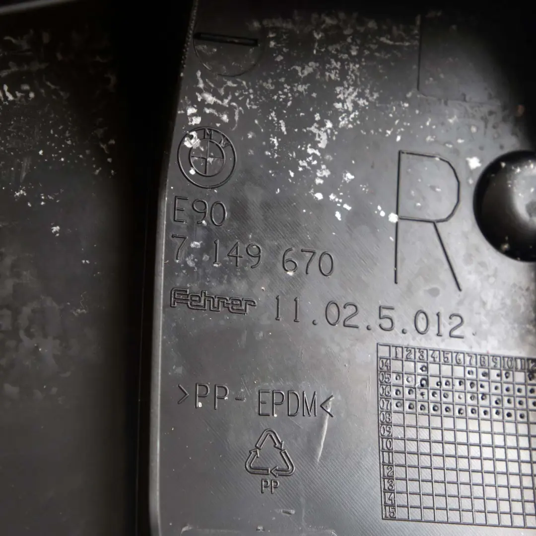 Lateral Panel Rear Right O/S Trim Side Cover Leather Dakota Lemon to BMW E90 Seat with Part number 7162506 BMW E90 Seat Lateral Panel Rear Right O/S Trim Side Cover Leather Dakota Lemon - SKU 7162506 - Part number 7162506