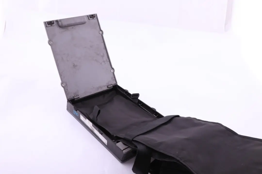 Rück Sitz Skitasche Kassette Skibag Grau für BMW E90 mit Teilenummer 7162672 BMW E90 Rück Sitz Skitasche Kassette Skibag Grau - SKU 7162672 - Teilenummer 7162672