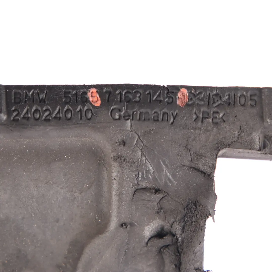 Uchwyt błotnika lewy przód do BMW X5 E70 o numerze 7163145 BMW X5 E70 Uchwyt błotnika lewy przód - SKU 7163145 - Numer Części 7163145