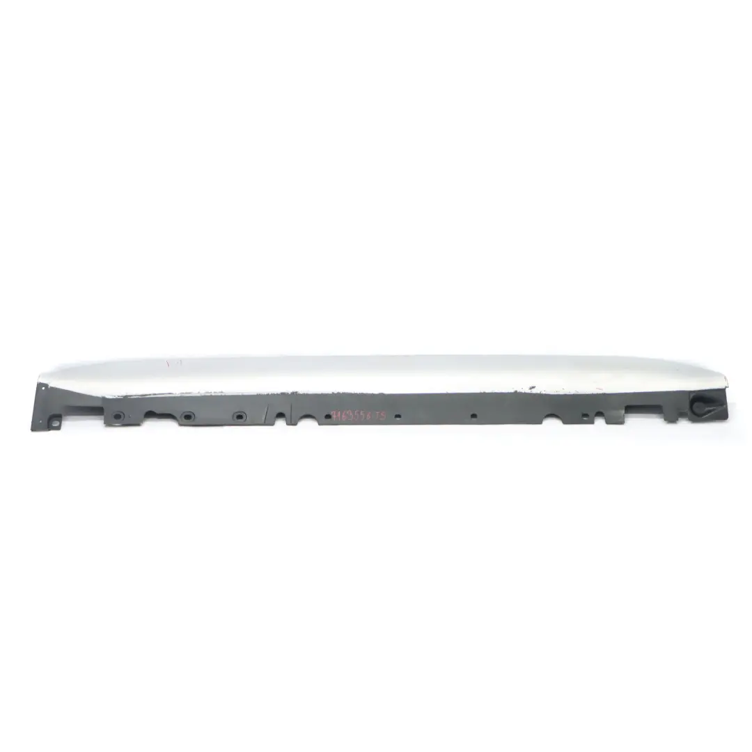 Striscia davanzale Gonna laterale alluminio destra Titan Silver 354 per BMW X5 E70 con numero di parte 7163556 BMW X5 E70 Striscia davanzale Gonna laterale alluminio destra Titan Silver 354 - SKU 7163556-TS - Numero di parte 7163556