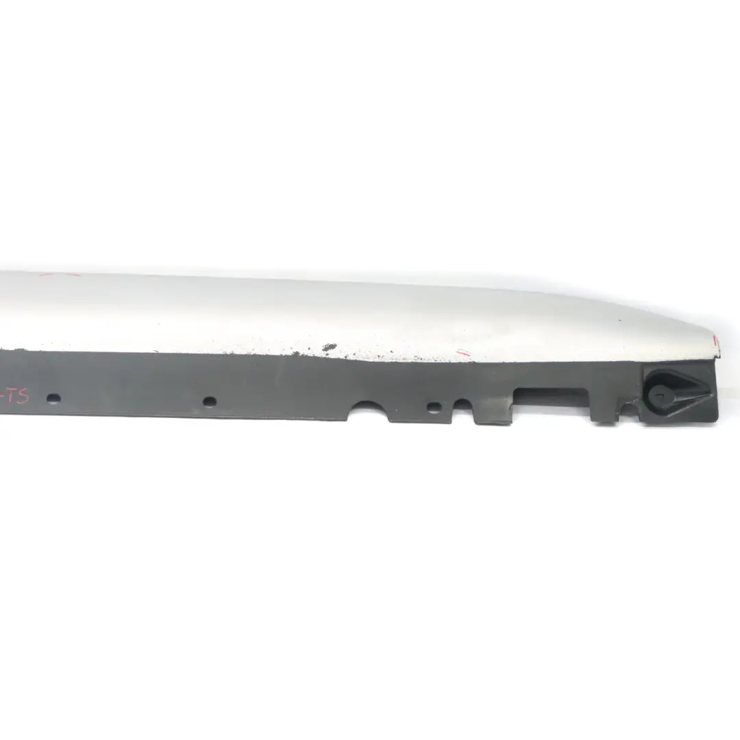 Striscia davanzale Gonna laterale alluminio destra Titan Silver 354 per BMW X5 E70 con numero di parte 7163556 BMW X5 E70 Striscia davanzale Gonna laterale alluminio destra Titan Silver 354 - SKU 7163556-TS - Numero di parte 7163556