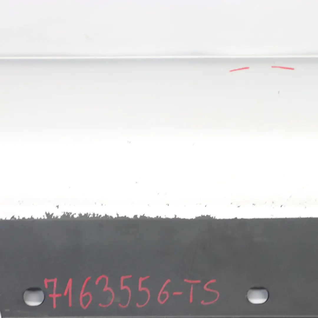 Striscia davanzale Gonna laterale alluminio destra Titan Silver 354 per BMW X5 E70 con numero di parte 7163556 BMW X5 E70 Striscia davanzale Gonna laterale alluminio destra Titan Silver 354 - SKU 7163556-TS - Numero di parte 7163556
