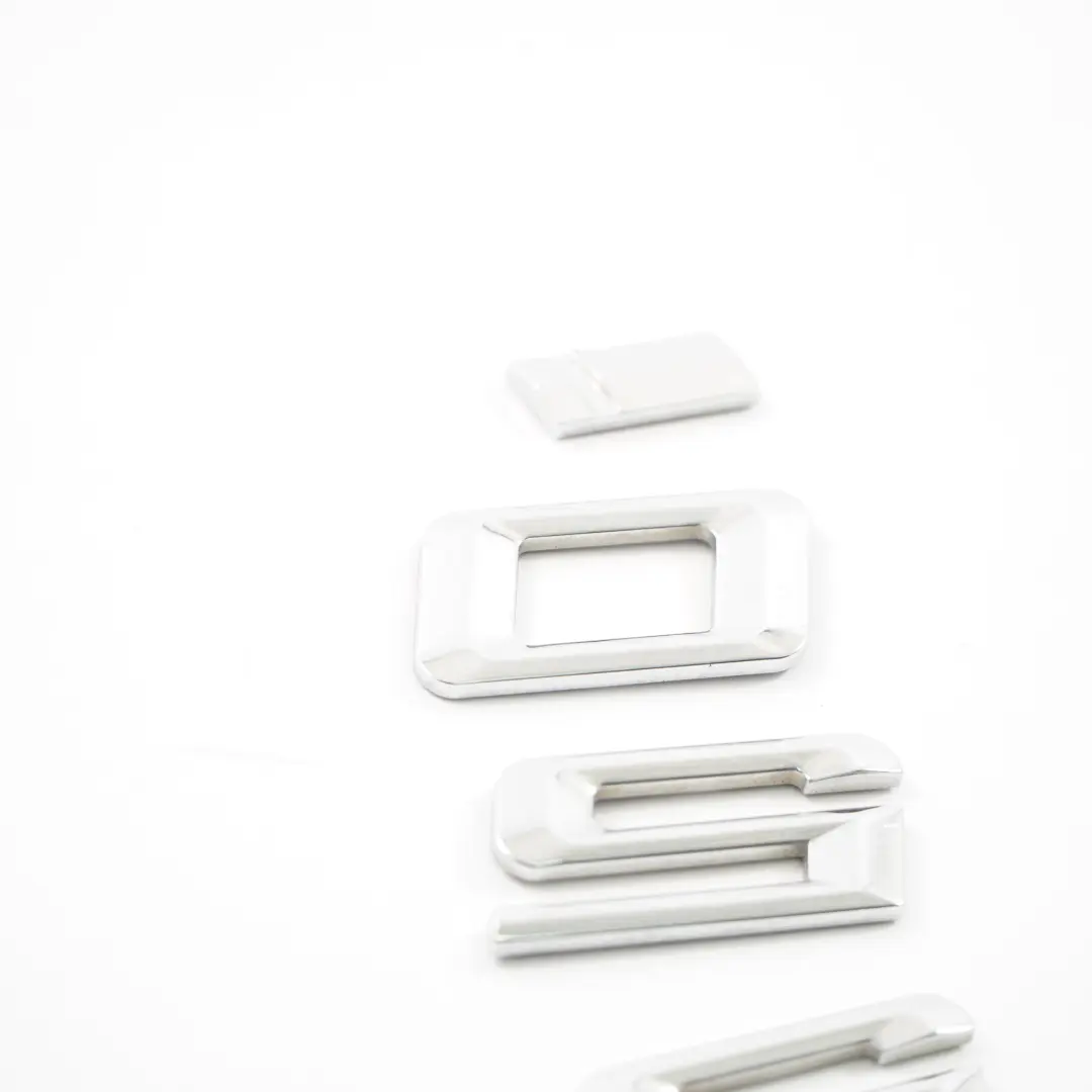 Emblemat Napis Znaczek Klapy Bagażnika 550i do BMW E60 E61 o numerze 7164137 BMW E60 E61 Emblemat Napis Znaczek Klapy Bagażnika 550i - SKU 7164137 - Numer Części 7164137