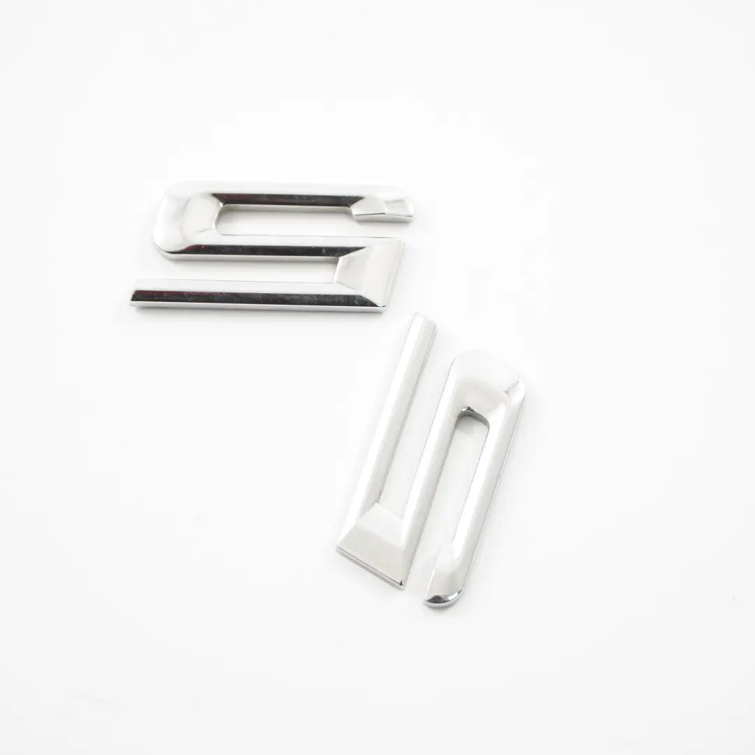 Emblema Lettering Logo badge sul coperchio del bagagliaio 550i per BMW E60 con numero di parte 7164137 BMW E60 Emblema Lettering Logo badge sul coperchio del bagagliaio 550i - SKU 7164137 - Numero di parte 7164137