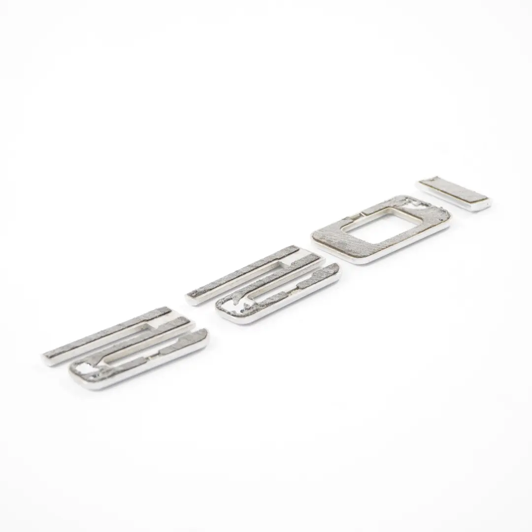 Emblemat Napis Znaczek Klapy Bagażnika 550i do BMW E60 E61 o numerze 7164137 BMW E60 E61 Emblemat Napis Znaczek Klapy Bagażnika 550i - SKU 7164137 - Numer Części 7164137
