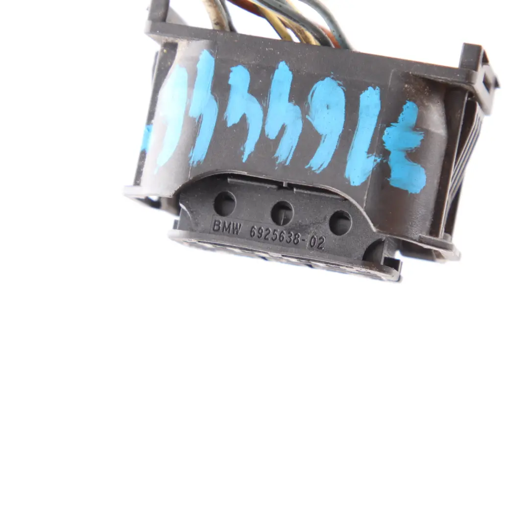 Presa A Spina Lampada Faro Anteriore Destro Cablaggio 6925638 per BMW X5 E53 con numero di parte 7164446 BMW X5 E53 Presa A Spina Lampada Faro Anteriore Destro Cablaggio 6925638 - SKU 7164446-2 - Numero di parte 7164446