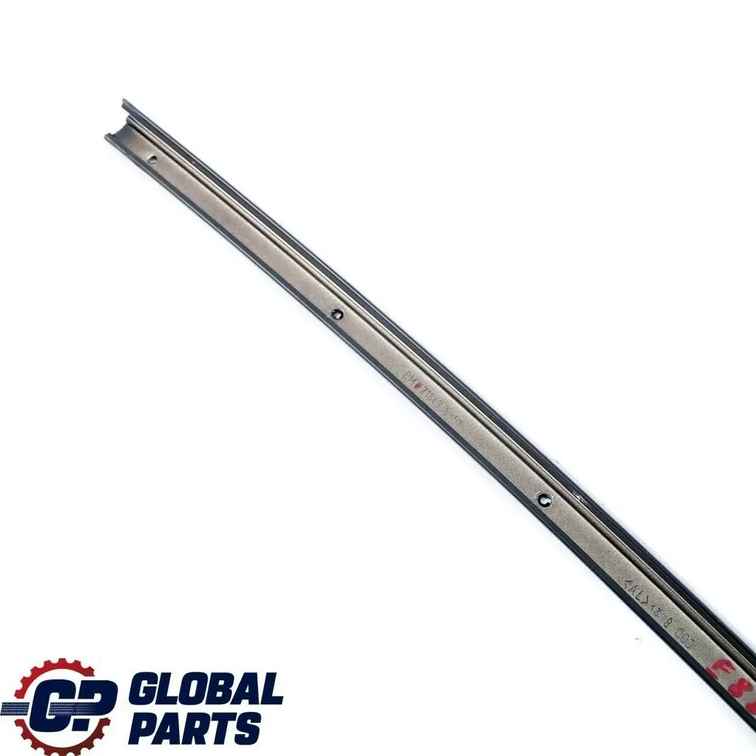 Cubierta Columna A Puerta Negro Ribete Pilar Trasero Derecho para BMW E88 con número de pieza 7164996 BMW E88 Cubierta Columna A Puerta Negro Ribete Pilar Trasero Derecho - SKU 7164996 - Número de pieza 7164996