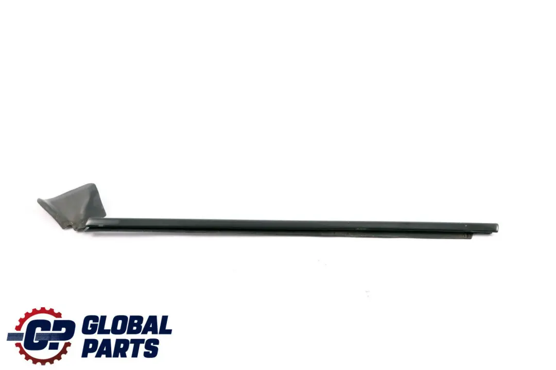 Chiusino Esterno Posteriore Destro Nero per BMW E88 Cabrio con numero di parte 7165002 BMW E88 Cabrio Chiusino Esterno Posteriore Destro Nero - SKU 7165002-1 - Numero di parte 7165002