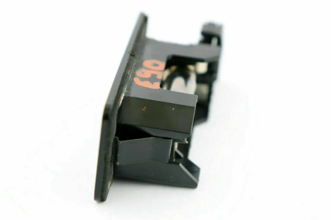 Eclairage de plaque d'immatriculat. pour BMW 3 5 Serie E39 E60 E61 E71 E90 E91 E92 à propos du numéro de pièce 7165646 BMW 3 5 Serie E39 E60 E61 E71 E90 E91 E92 Eclairage de plaque d'immatriculat. - SKU 7165646-1 - Numéro de pièce 7165646