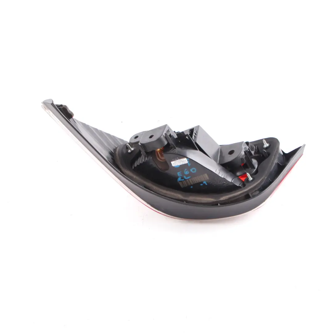 Luz trasera izquierda para BMW E60 con número de pieza 7165737 BMW E60 Luz trasera izquierda - SKU 7165737-1 - Número de pieza 7165737