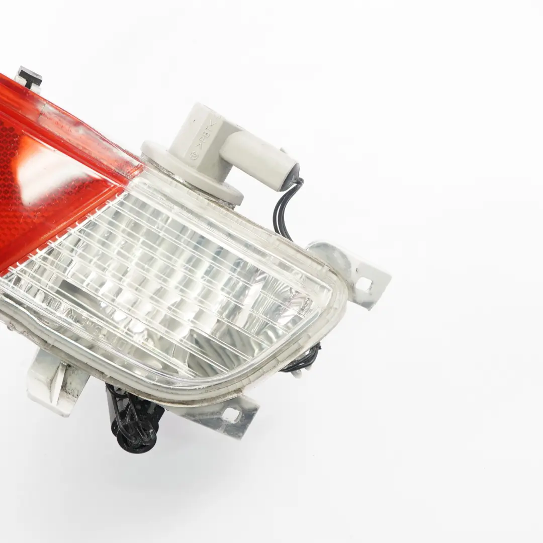 Lampa Zderzaka Prawy Tył do BMW E63 E64 o numerze 7165816 BMW E63 E64 Lampa Zderzaka Prawy Tył - SKU 7165816 - Numer Części 7165816