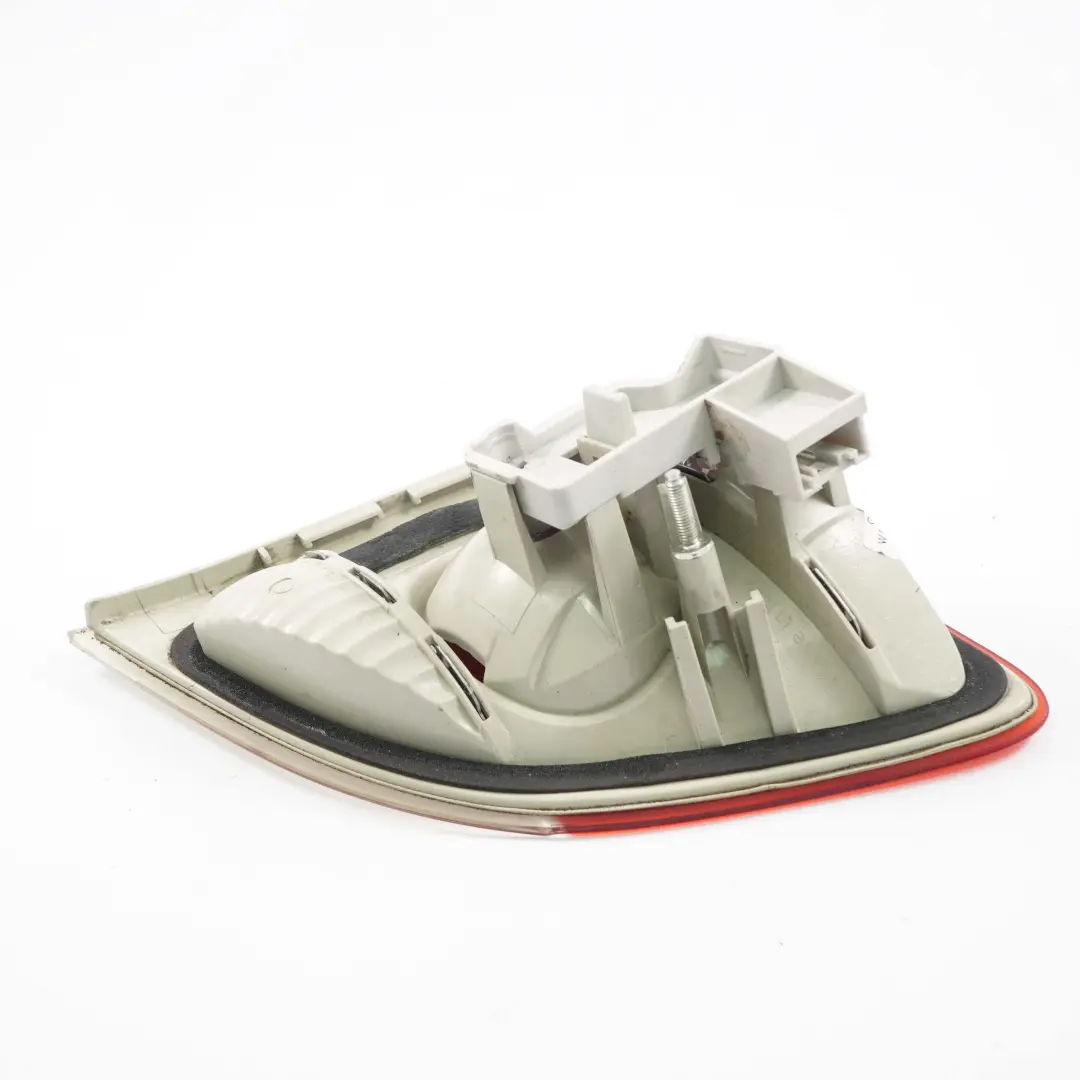 Feu Arrière Gauche Couvercle De Coffre pour BMW E61 Touring à propos du numéro de pièce 7165829 BMW E61 Touring Feu Arrière Gauche Couvercle De Coffre - SKU 7165829-1 - Numéro de pièce 7165829