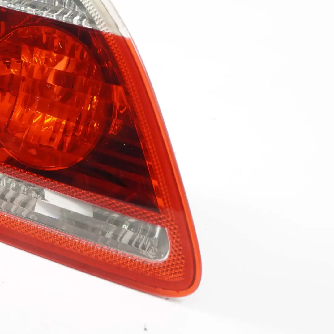 Lampa Klapy Bagażnika Wewnętrzna Lewy Tył do BMW E61 o numerze 7165829 BMW E61 Lampa Klapy Bagażnika Wewnętrzna Lewy Tył - SKU 7165829-1 - Numer Części 7165829