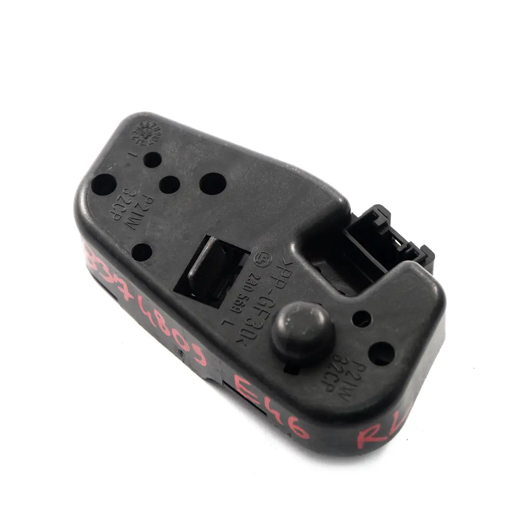 Mocowanie Gniazdo Wkład Żarówek Lampa w Klapę Lewy Tył do BMW E46 o numerze 7165843 BMW E46 Mocowanie Gniazdo Wkład Żarówek Lampa w Klapę Lewy Tył - SKU 7165843 - Numer Części 7165843