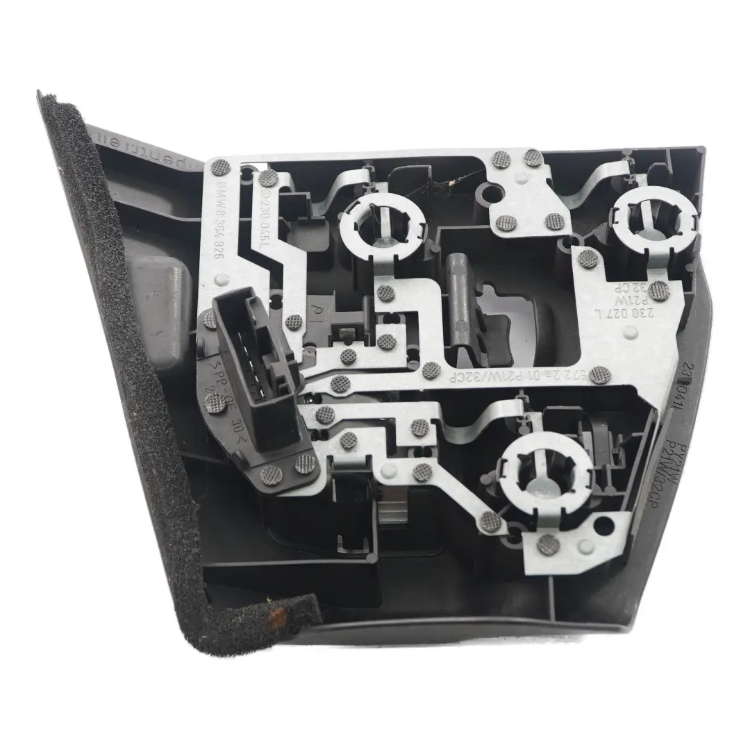 portalampada posteriore sinistro laterale zoccolo 8364925 per BMW E46 berlina con numero di parte 7165955 BMW E46 berlina portalampada posteriore sinistro laterale zoccolo 8364925 - SKU 7165955 - Numero di parte 7165955