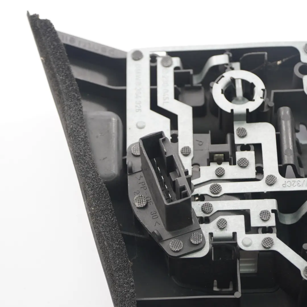 Portalámparas Trasero Izquierdo Lado Lámpara Enchufe 8364925 para BMW E46 Berlina con número de pieza 7165955 BMW E46 Berlina Portalámparas Trasero Izquierdo Lado Lámpara Enchufe 8364925 - SKU 7165955 - Número de pieza 7165955