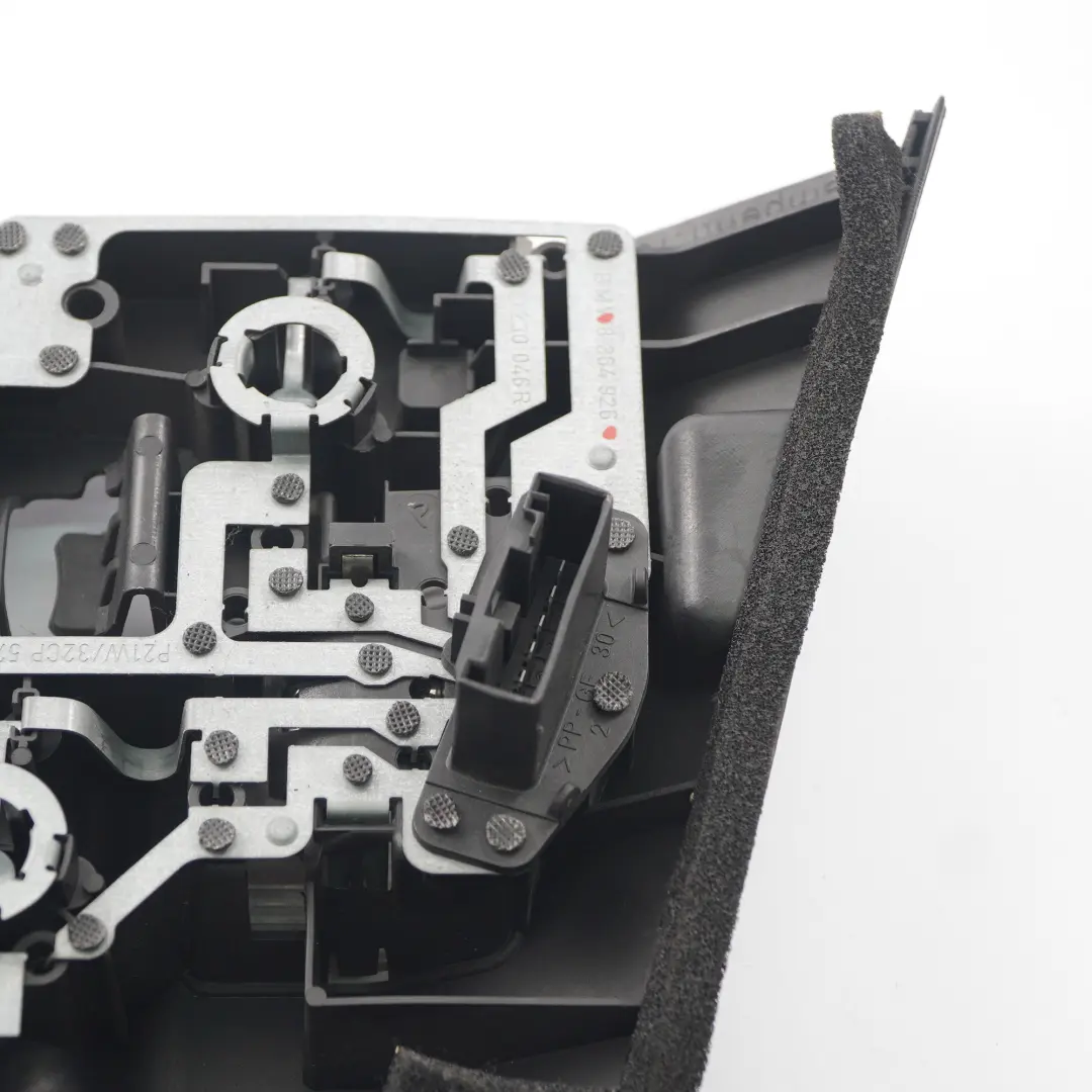 Portalámparas Trasero Derecho Lado Panel Lámpara Enchufe 8364926 para BMW E46 Berlina con número de pieza 7165956 BMW E46 Berlina Portalámparas Trasero Derecho Lado Panel Lámpara Enchufe 8364926 - SKU 7165956 - Número de pieza 7165956