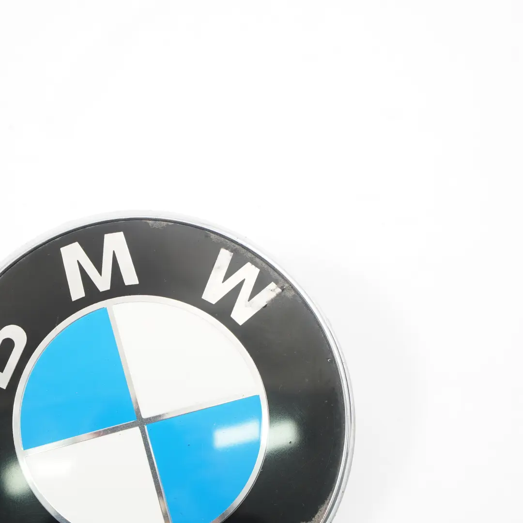 Kofferraum Kofferraumdeckel Heckklappe Emblem Logo für BMW E91 Touring mit Teilenummer 7166076 BMW E91 Touring Kofferraum Kofferraumdeckel Heckklappe Emblem Logo - SKU 7166076 - Teilenummer 7166076