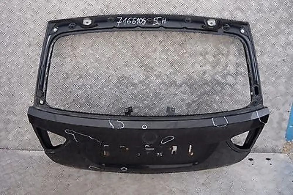 BMW E61 Klapa pokrywa bagażnika schwarz II 668 - SKU 7166105-SCH - Numer Części 7166105