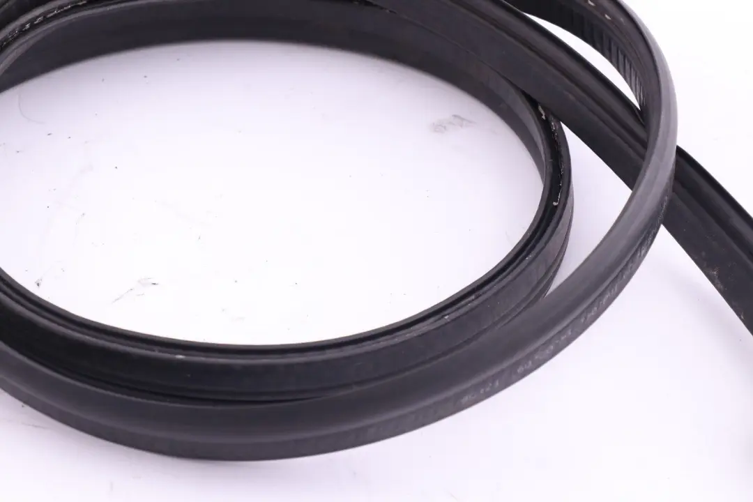 Junta de Sellado Techo Abatible para BMW E88 con número de pieza 7166397 BMW E88 Junta de Sellado Techo Abatible - SKU 7166397 - Número de pieza 7166397