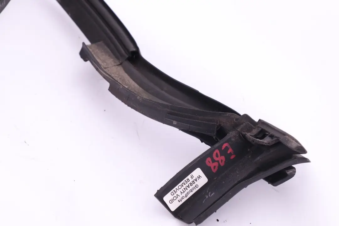 Guarnizione di tenuta Guarnizione tetto ribaltabile per BMW E88 con numero di parte 7166397 BMW E88 Guarnizione di tenuta Guarnizione tetto ribaltabile - SKU 7166397 - Numero di parte 7166397