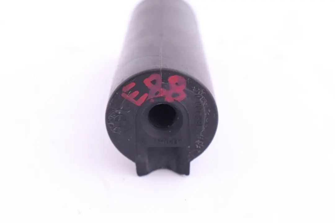 sujeción Tapa compartimento superior abatible para BMW E88 Cabrio Elemento de con número de pieza 7166400 BMW E88 Cabrio Elemento de sujeción Tapa compartimento superior abatible - SKU 7166400 - Número de pieza 7166400