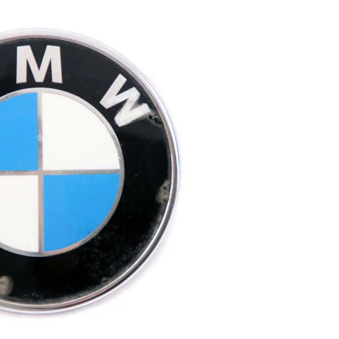 Emblemat Logo Klapy Tył do BMW E88 E82 o numerze 7166445 BMW E88 E82 Emblemat Logo Klapy Tył - SKU 7166445-1 - Numer Części 7166445