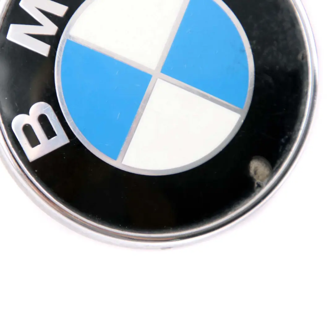 Emblemat Logo Klapy Tył do BMW E88 E82 o numerze 7166445 BMW E88 E82 Emblemat Logo Klapy Tył - SKU 7166445-1 - Numer Części 7166445