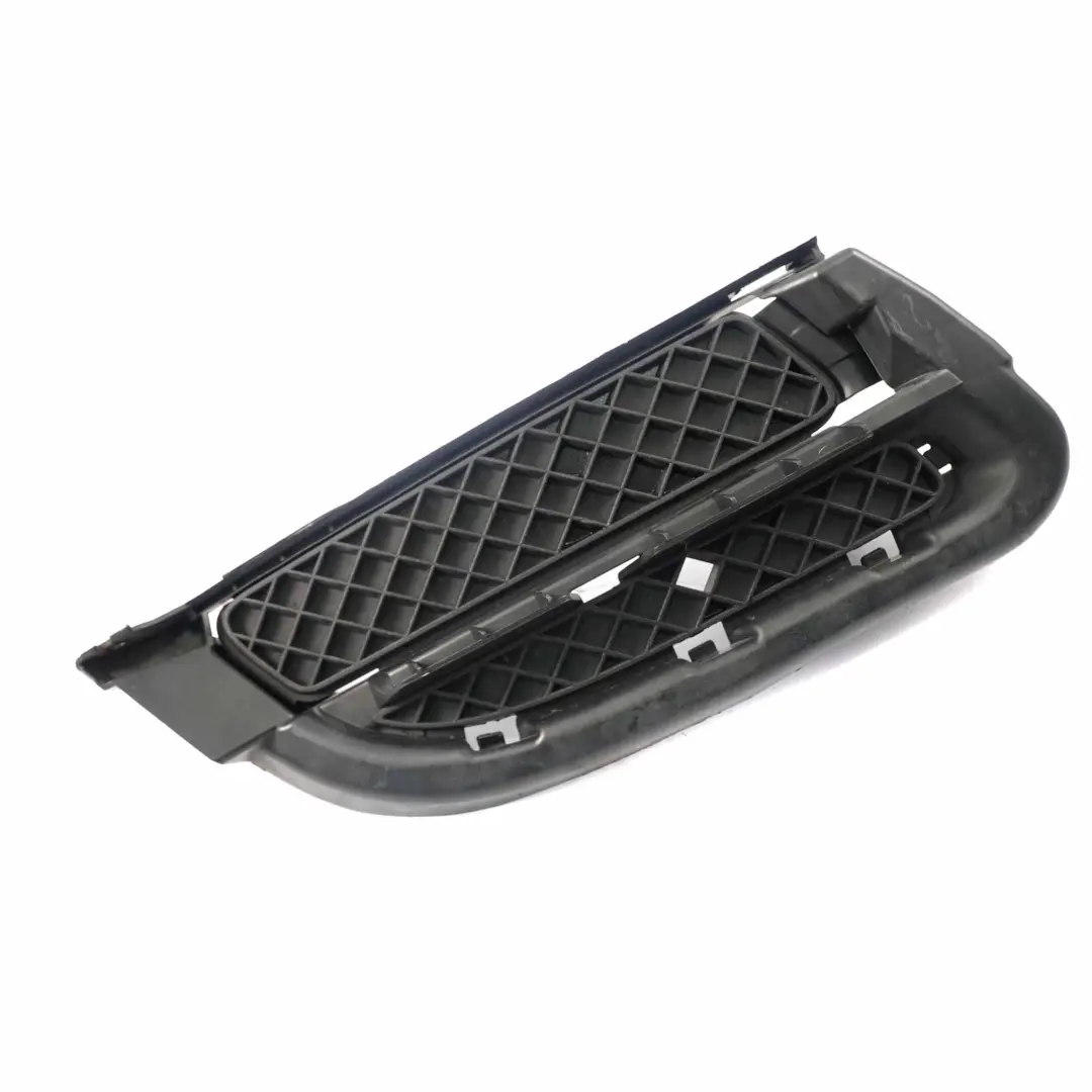 BMW E82 E88 Osłona Kratka Zderzaka Prawa - SKU 7166608 - Numer Części 7166608