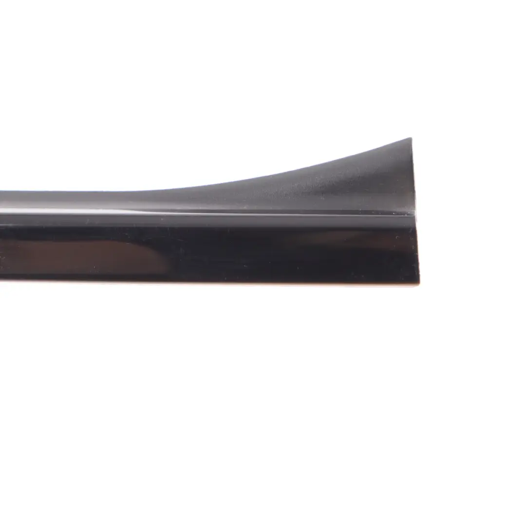 Embellecedor Pilar Ventana Columna Exterior Alto Brillo para Mini Clubman R55 con número de pieza 7167226 Mini Clubman R55 Embellecedor Pilar Ventana Columna Exterior Alto Brillo - SKU 7167226 - Número de pieza 7167226