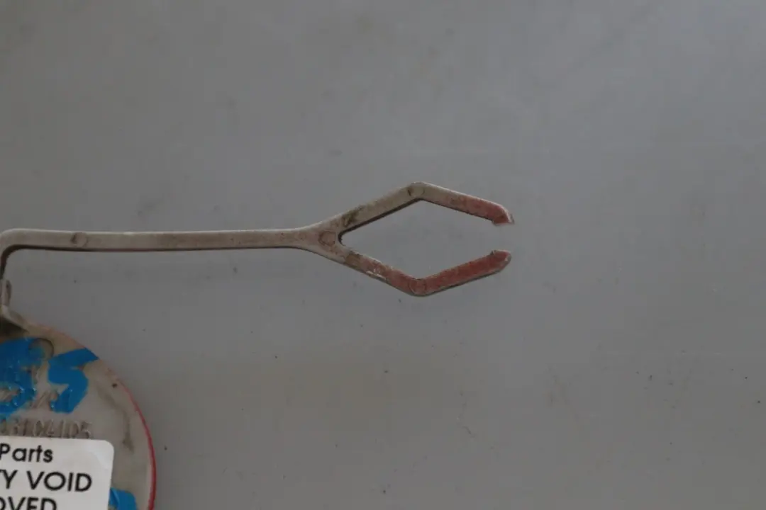 Blende Abschleppöse Chili Red für Mini Clubman R55 mit Teilenummer 7167567 Mini Clubman R55 Blende Abschleppöse Chili Red - SKU 7167567 - Teilenummer 7167567