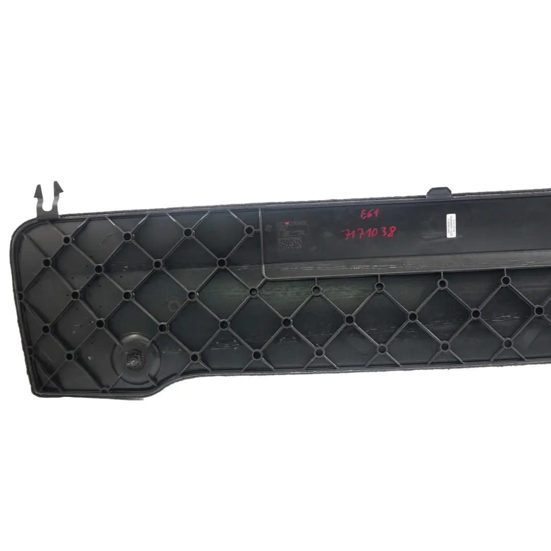 Abdeckung Verkleidung Heckklappe Anthrazit Schwarz 7061422 für BMW 5 E61 Touring mit Teilenummer 7171038 BMW 5 E61 Touring Abdeckung Verkleidung Heckklappe Anthrazit Schwarz 7061422 - SKU 7171038 - Teilenummer 7171038