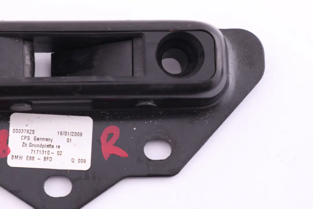 Folding Convertible Top Base Plate Right O/S to BMW 1 Series E88 Cabrio with Part number 7171310 BMW 1 Series E88 Cabrio Folding Convertible Top Base Plate Right O/S - SKU 7171310 - Part number 7171310