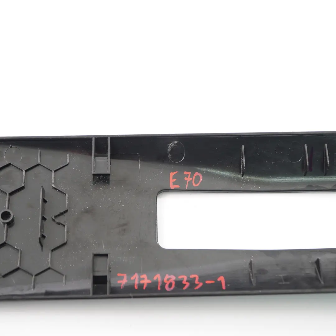 BMW X5 E70 Garniture siège Banquette arrière Panneau rail extérieur Noir 7171837 - SKU 7171833-1 - Numéro de pièce 7171833
