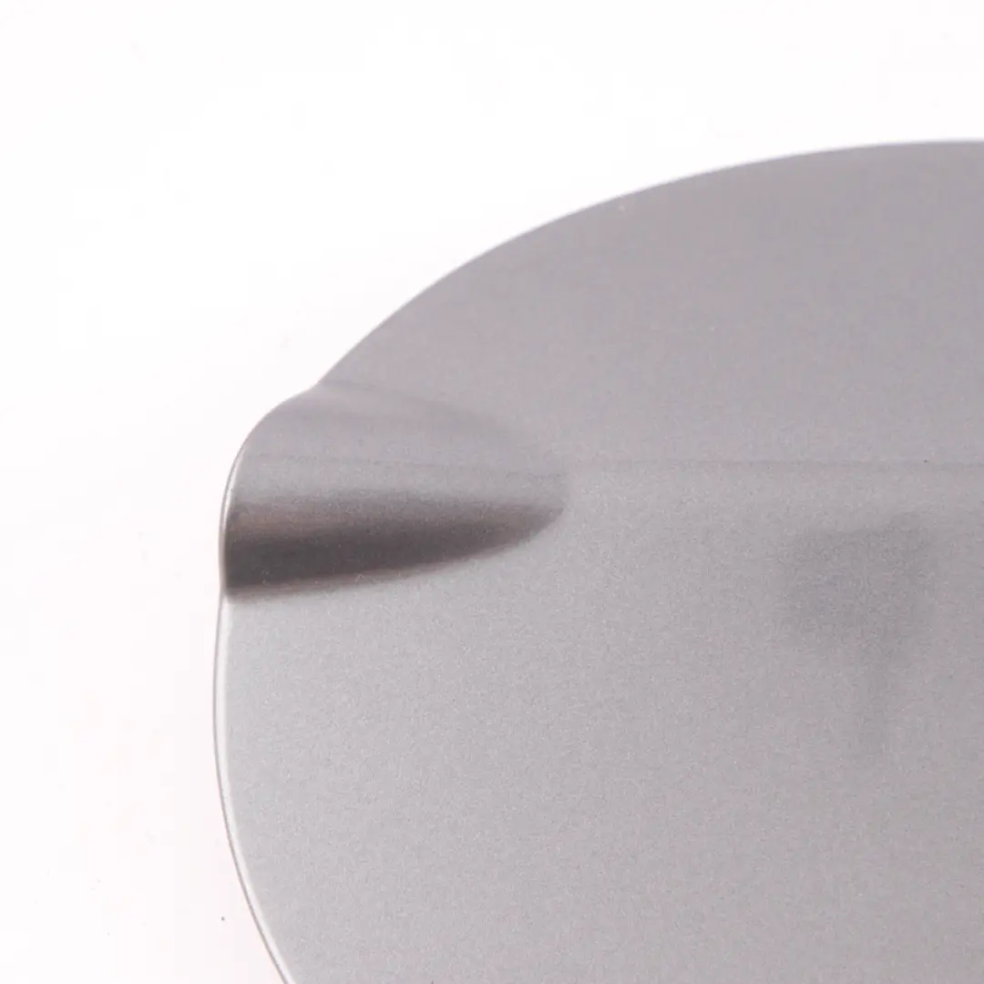 Llenado De combustible Flap Fill In Flap Tapa Spacegrau Gris para BMW E81 con número de pieza 7172083 BMW E81 Llenado De combustible Flap Fill In Flap Tapa Spacegrau Gris - SKU 7172083-SCG - Número de pieza 7172083