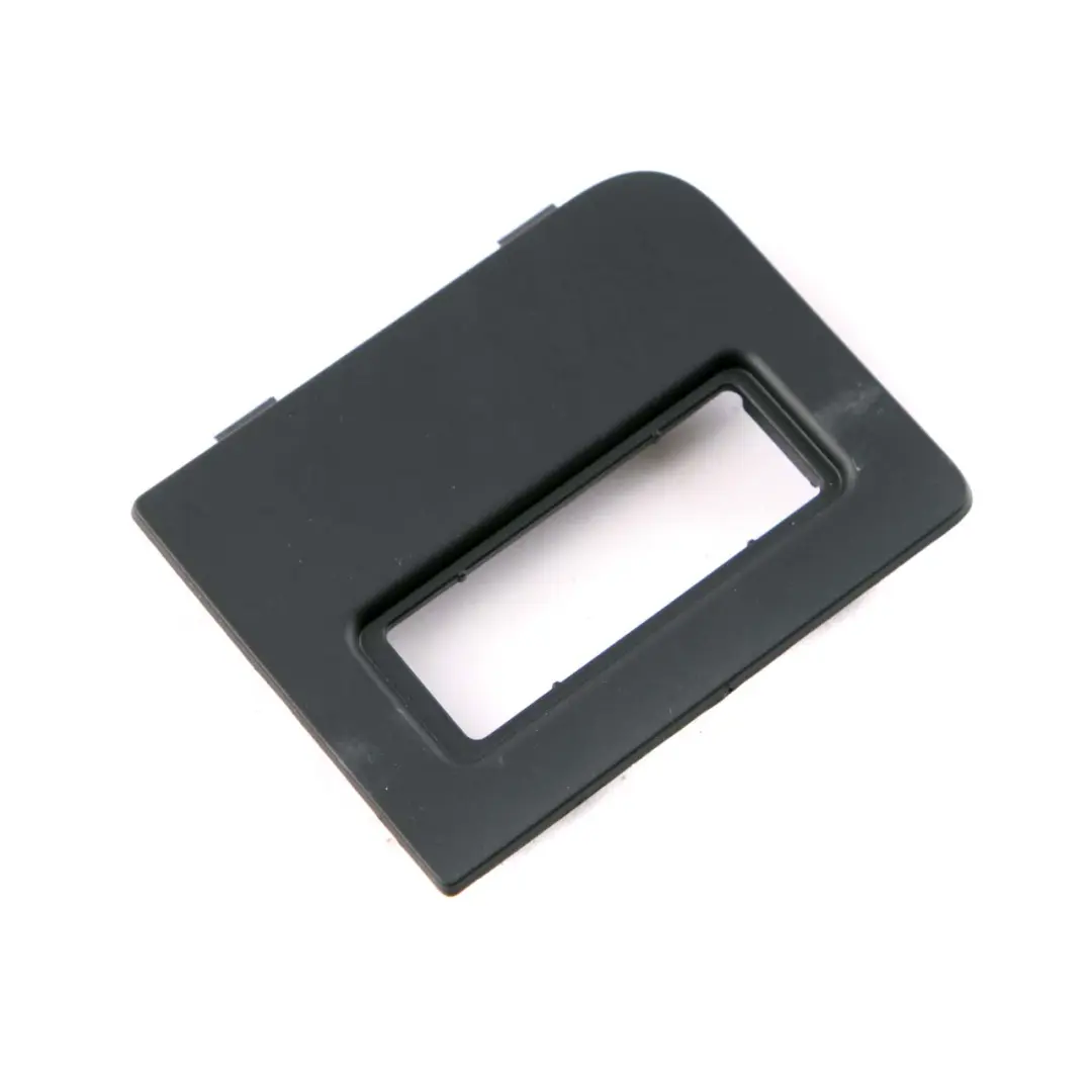 Copertura fanale posteriore sinistro Coperchio bagagliaio per BMW X5 E70 con numero di parte 7172137 BMW X5 E70 Copertura fanale posteriore sinistro Coperchio bagagliaio - SKU 7172137 - Numero di parte 7172137