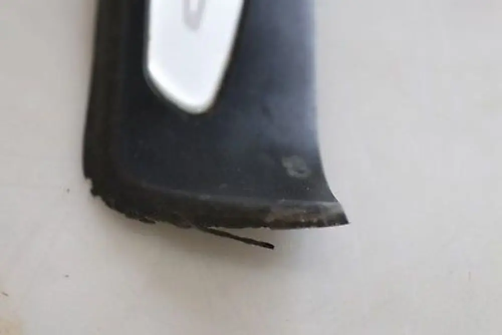 Blende Einstieg vorn rechts 5147 für BMW E60 E61 LCI mit Teilenummer 7172290 BMW E60 E61 LCI Blende Einstieg vorn rechts 5147 - SKU 7172290 - Teilenummer 7172290