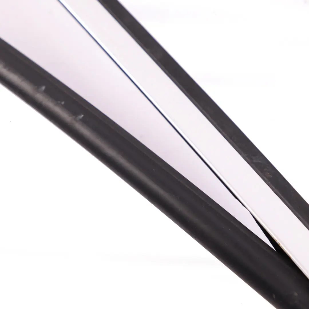 Finisseur Joint fenêtre Cadre Porte Supérieure arrière droite Chrome pour BMW X5 E70 à propos du numéro de pièce 7174390 BMW X5 E70 Finisseur Joint fenêtre Cadre Porte Supérieure arrière droite Chrome - SKU 7174390 - Numéro de pièce 7174390