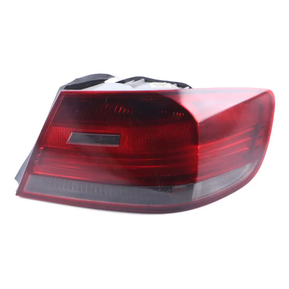 Fanale posteriore nel pannello laterale destro colorato per BMW E92 con numero di parte 7174404 BMW E92 Fanale posteriore nel pannello laterale destro colorato - SKU 7174404-1 - Numero di parte 7174404