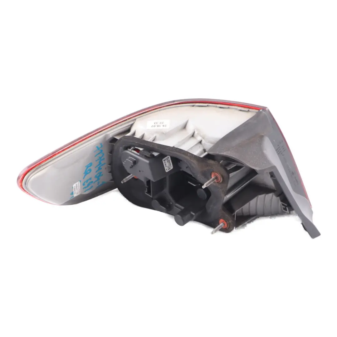 Fanale posteriore nel pannello laterale destro colorato per BMW E92 con numero di parte 7174404 BMW E92 Fanale posteriore nel pannello laterale destro colorato - SKU 7174404-1 - Numero di parte 7174404