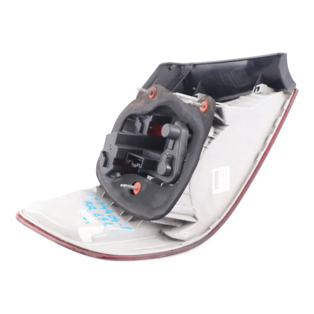 Fanale posteriore nel pannello laterale destro colorato per BMW E92 con numero di parte 7174404 BMW E92 Fanale posteriore nel pannello laterale destro colorato - SKU 7174404-1 - Numero di parte 7174404